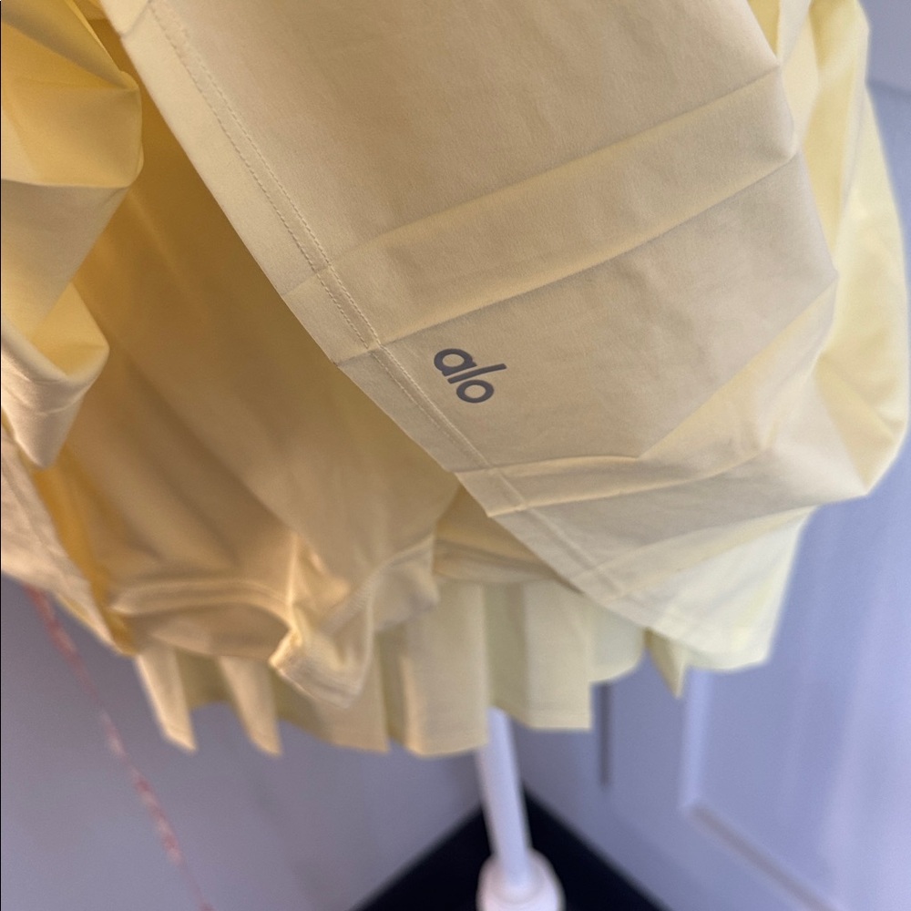 ALO Yoga Light Yellow tennis skirt - Picture 5 of 5